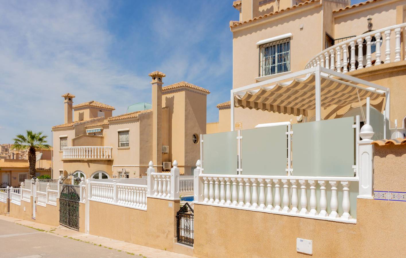 Gemütliches Apartment mit Pool und Terrasse, in der Nähe von Wolfies Bar in Orihuela, Costa Blanca