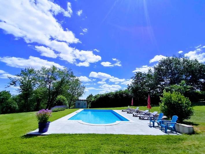 Chambre d’hôte pour 4 personnes, avec Terrasse et Jardin ainsi que Piscine et Vue