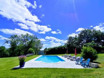 Chambre d’hôte pour 4 personnes, avec jardin ainsi que vue et piscine à Laguépie