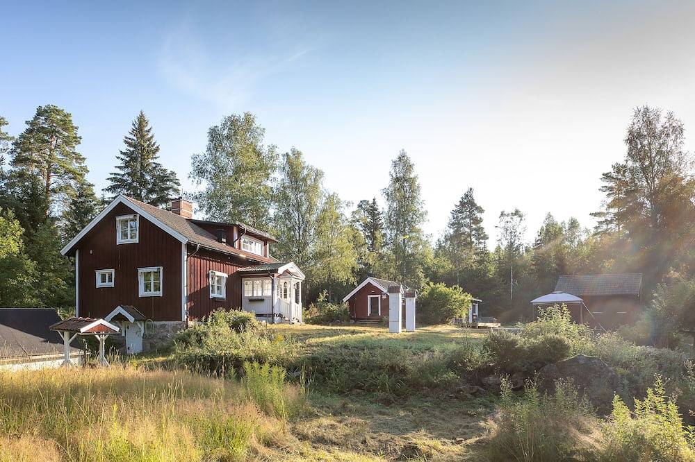 Naturidylle am Nationalpark - Holzhaus mit Kamin, Sauna, Alleinlage + viel Platz in Gästrikland