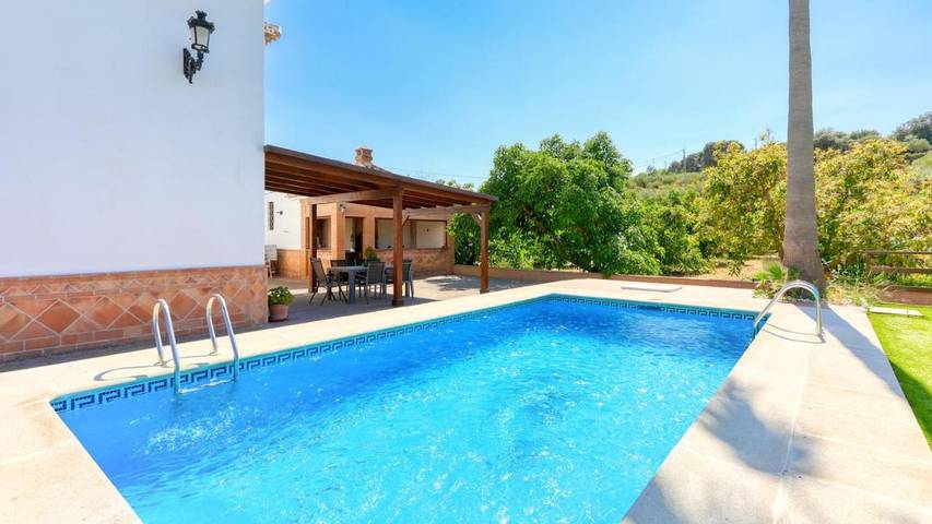 Chalet para 8 personas, con piscina además de jardín y terraza - 1