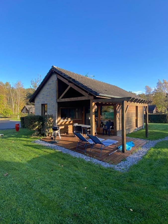 Location de vacances pour 5 personnes, avec vue ainsi que jardin et piscine, animaux acceptés à Signy-le-Petit