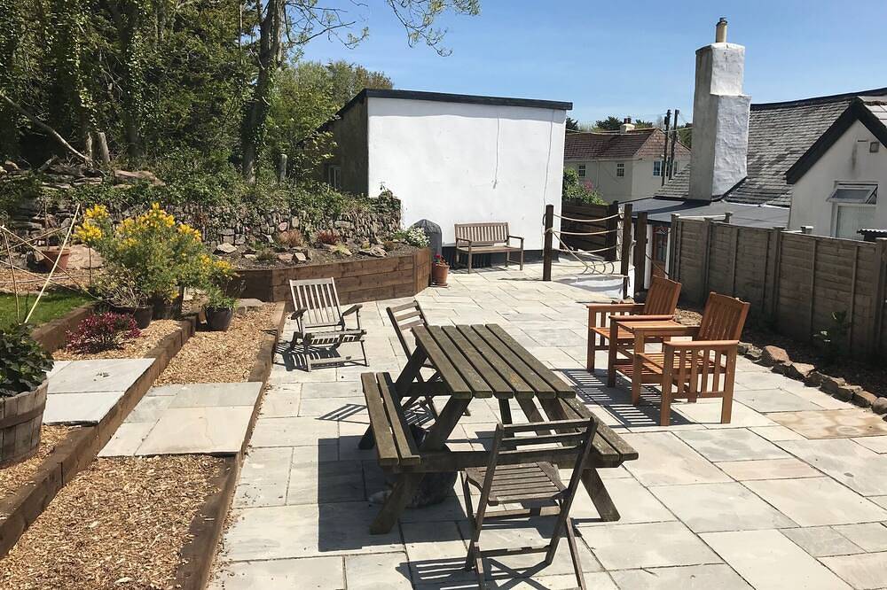 Period Cottage with large garden in lovely Georgeham in Devon