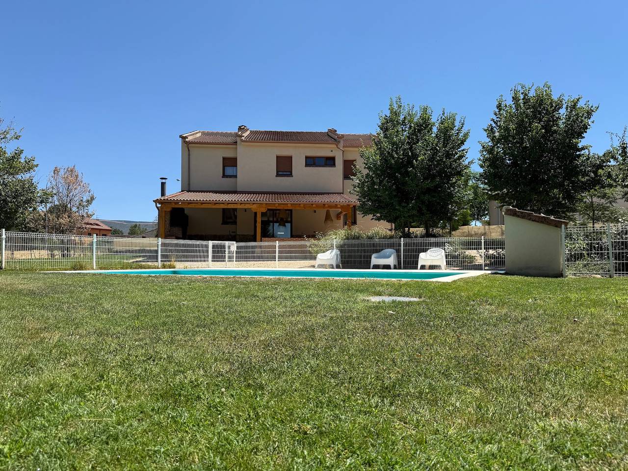 Casa Rural Torrecaballeros mit Bergblick, privatem Pool und Wlan in Torrecaballeros, Segovia Provinz