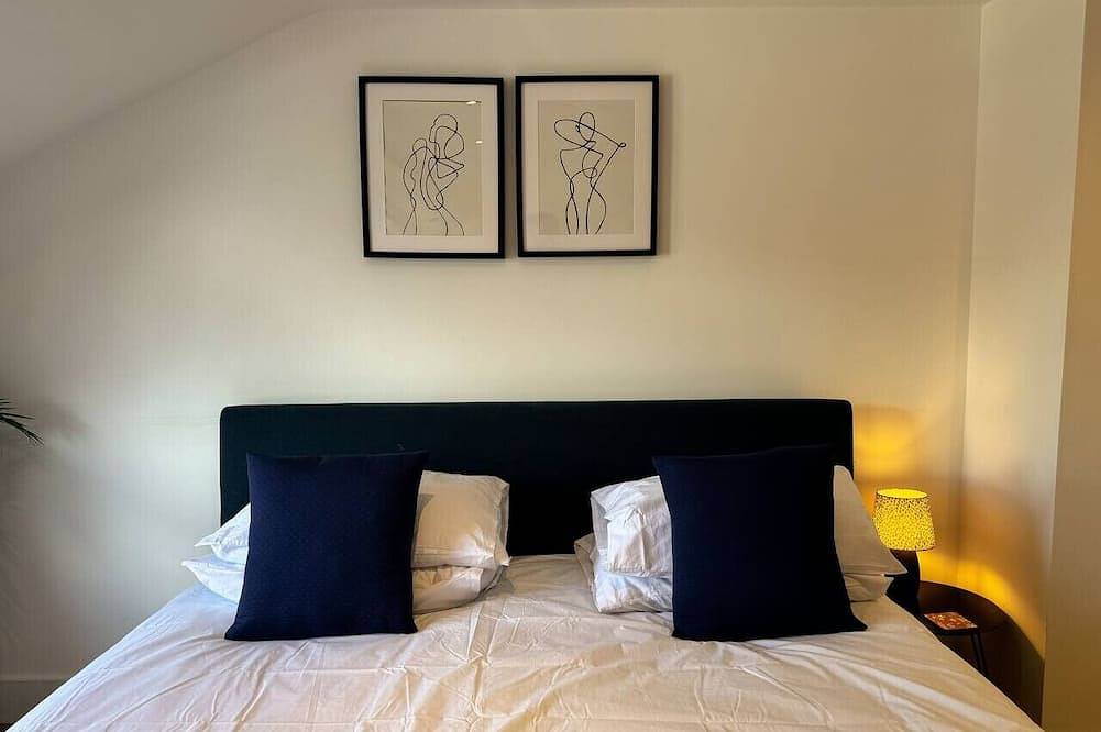 Apartamento entero, Light-Filled Maidstone Penthouse | 2 Balconies in Kent