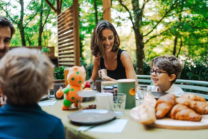 Location de vacances, avec Terrasse ainsi que Jardin et Piscine à Cendras - 3
