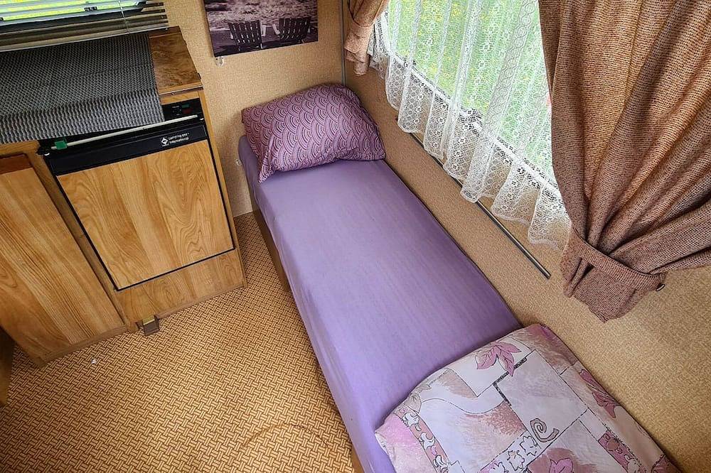 Kucica u blizini jezera in Montenegro