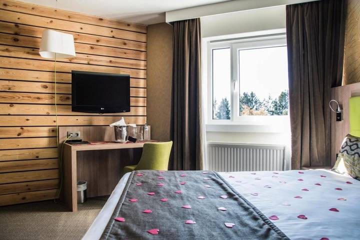Hôtel pour 2 personnes, avec jacuzzi et sauna ainsi que jardin et piscine dans Sourbrodt - 2