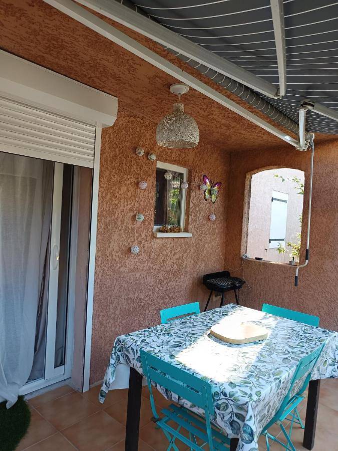 Gîte pour 4 personnes, avec jardin ainsi que piscine et vue à Quissac