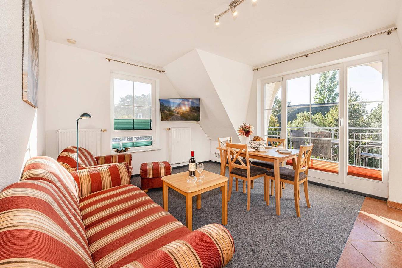 Ganze Wohnung, Charmante Ferienwohnung mit Balkon, Sauna & Blick auf das Achterwasser in Loddin, Bernsteinbäder