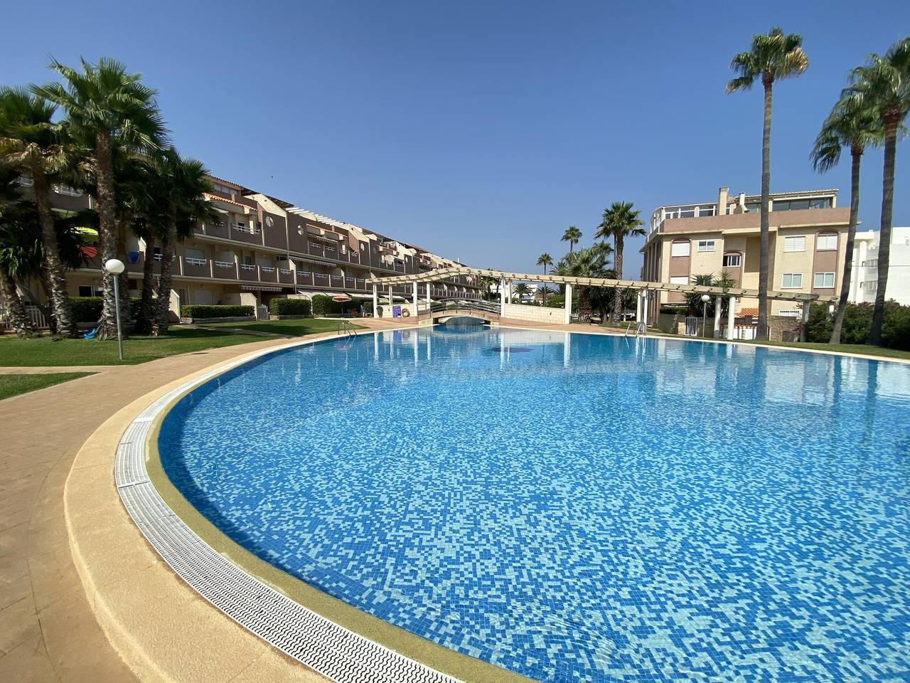 Ganze Ferienwohnung, Ground floor flat for 4 persons with swimming pool, paddle tennis court and terr in Dénia, Costa Blanca