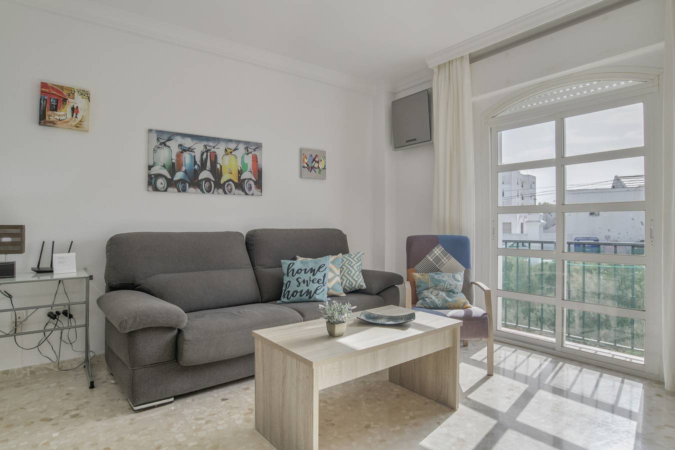 Entire apartment, Apartment in City Centre with Balcony & Wi-Fi, Street Parking Available in Vejer de la Frontera, Costa de la Luz