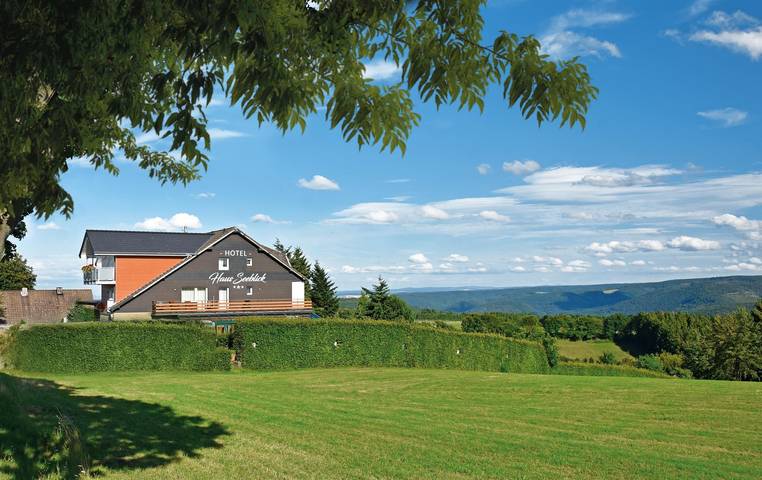 Hôtel pour 4 personnes, avec Balcon ainsi que Terrasse et Jardin dans Obermaubach