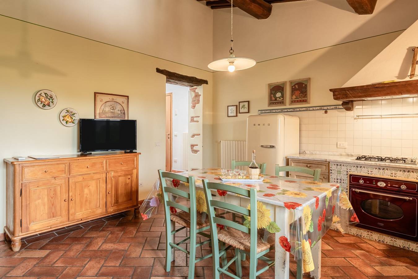 Entire apartment, Apartment 'Il Granaio' with Shared Pool, Wi-Fi and Air Conditioning in Fucecchio, Florence Province