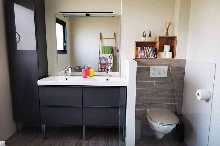 Location de vacances pour 5 personnes, avec piscine ainsi que terrasse et jardin à Saint-Morillon - 4