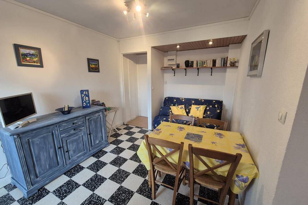 Ganze Wohnung, Appart. in village bordering Argeles s/ mer and its beaches near Collioure. in La Côte Vermeille, Saint-André