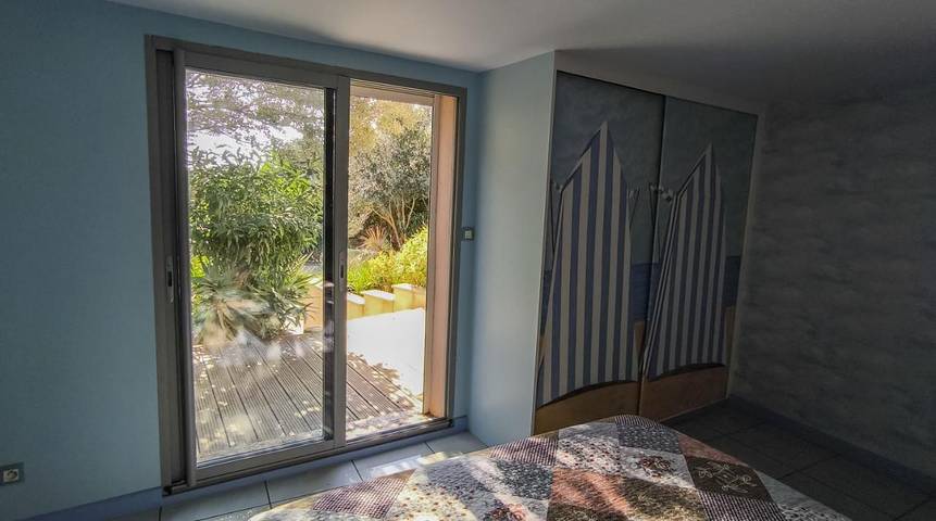 Location de vacances pour 8 personnes, avec vue et piscine ainsi que terrasse et jardin, animaux acceptés dans Plage de la Crique de l'Anau - 3