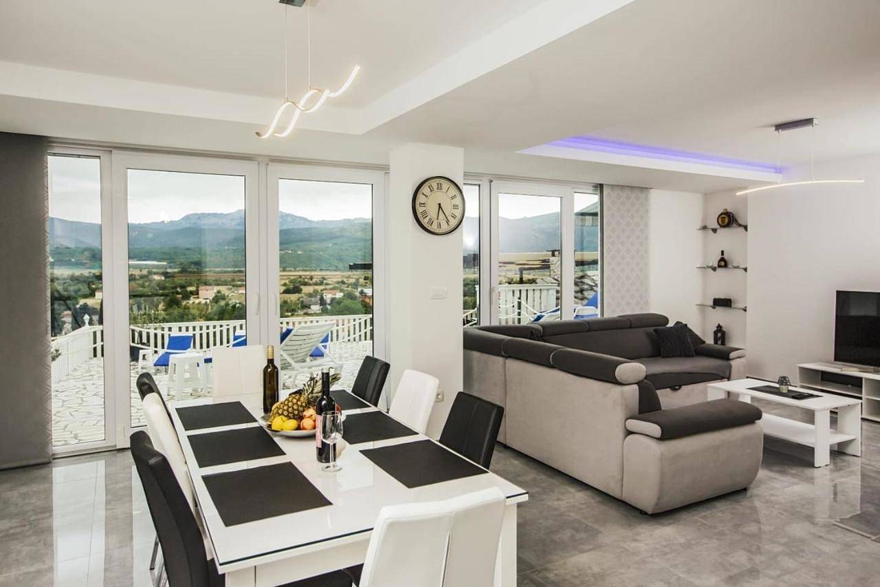 Holiday home Leko with outdoor pool and hot tub , can fit 22 people in Imotski, Makarska Riviera