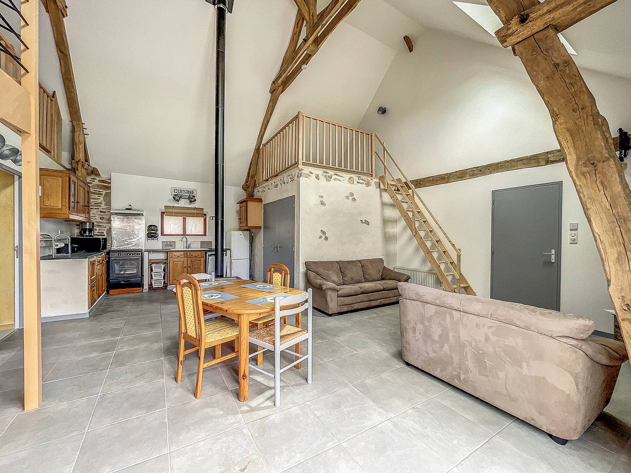 Authentisches Gîte, ruhig gelegen mit privater Terrasse, privatem Garten und Wlan in Beynat, Zentralmassiv