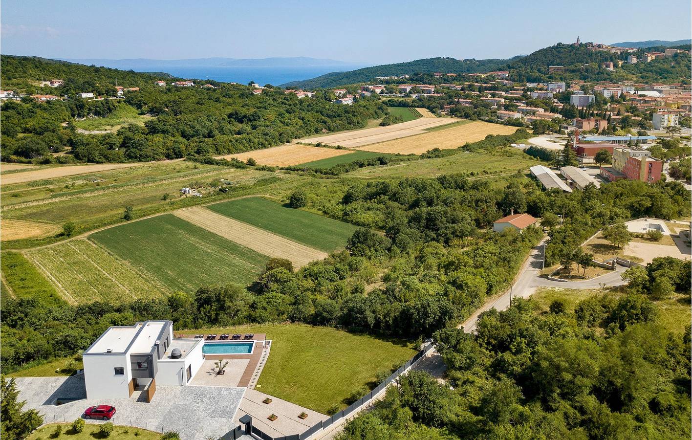 Encantador apartamento de un dormitorio con piscina, terraza y aparcamiento cerca del centro de la ciudad in Labin City, Labin