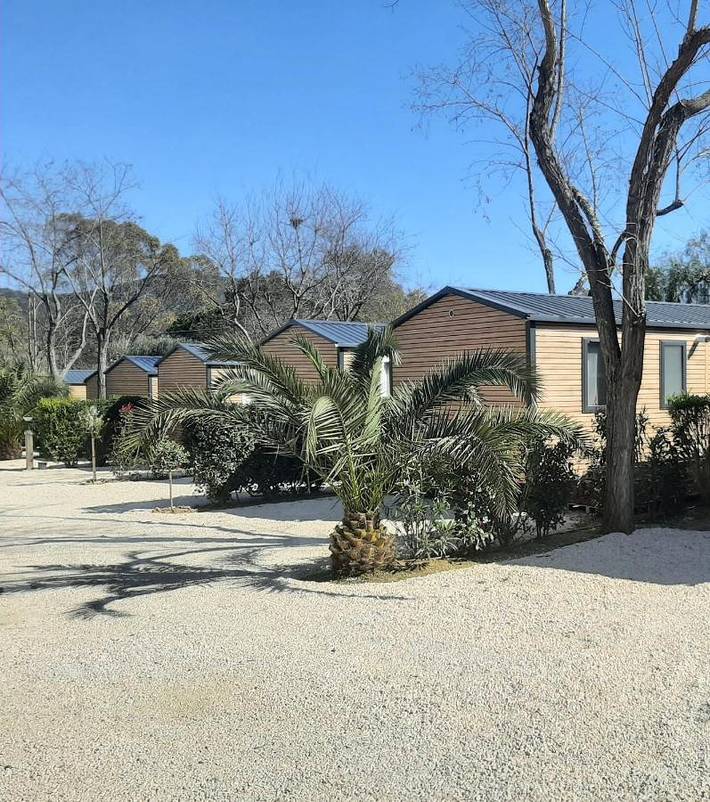 Camping pour 4 personnes, avec piscine et terrasse, animaux acceptés