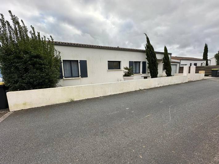 Location de vacances pour 6 personnes, avec jardin dans Yves - 3
