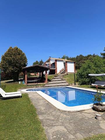 Chalet para 9 personas, con piscina además de jardín y vistas en Osona