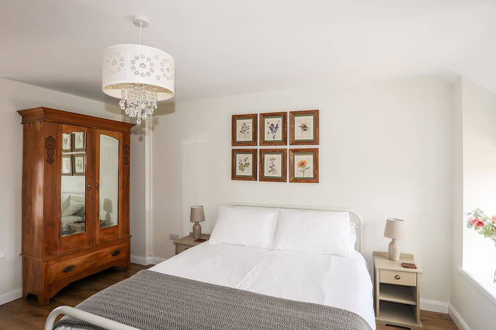 Plas Coch Rhoscolyn, pet friendly, with open fire in Rhoscolyn in Rhoscolyn, Isle of Anglesey