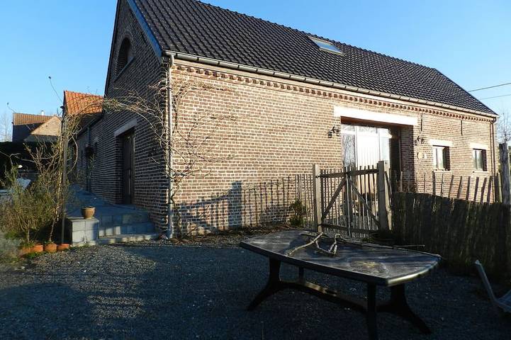 Location de vacances pour 5 personnes, avec piscine ainsi que jardin et terrasse à Herzele