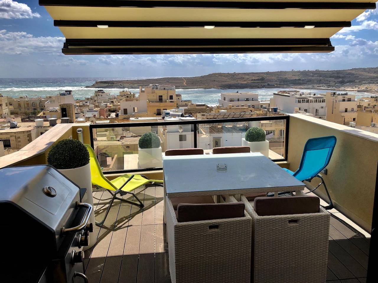 Entire holiday apartment, 1. Sea View 2 Bed Penthouse Close to Beach in Marsaskala, Malta Island