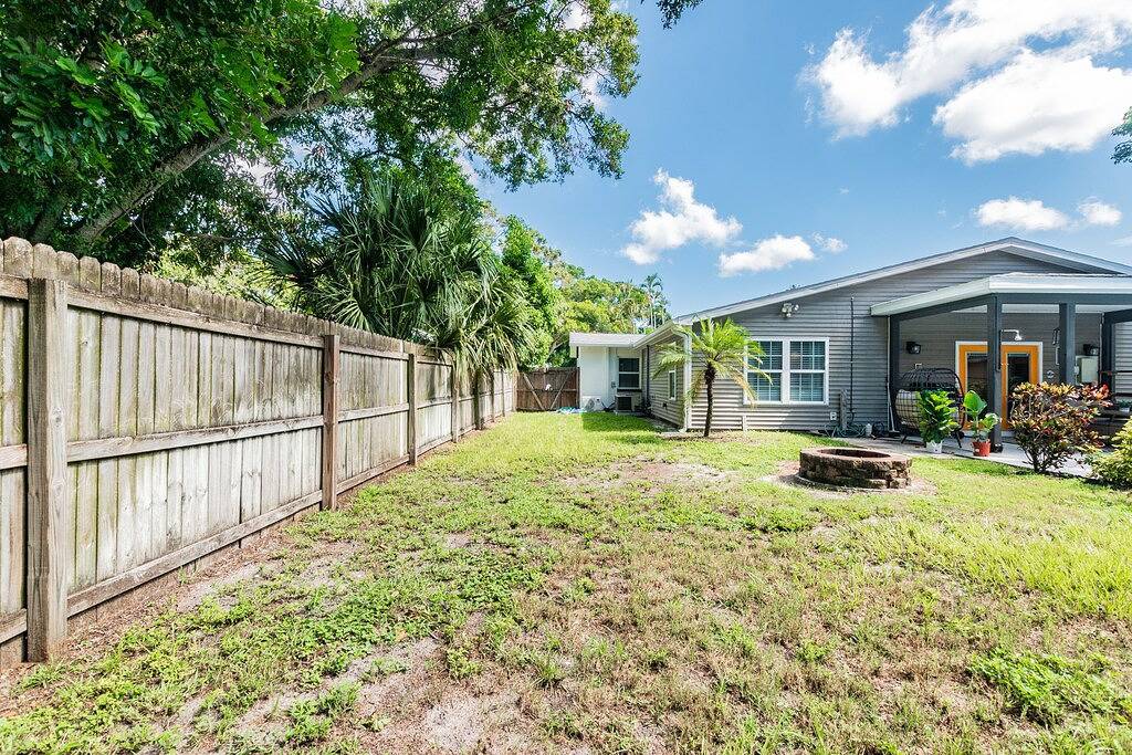 Home w/heated pool 10 mins to Clearwater Beach! in Largo, Pinellas County