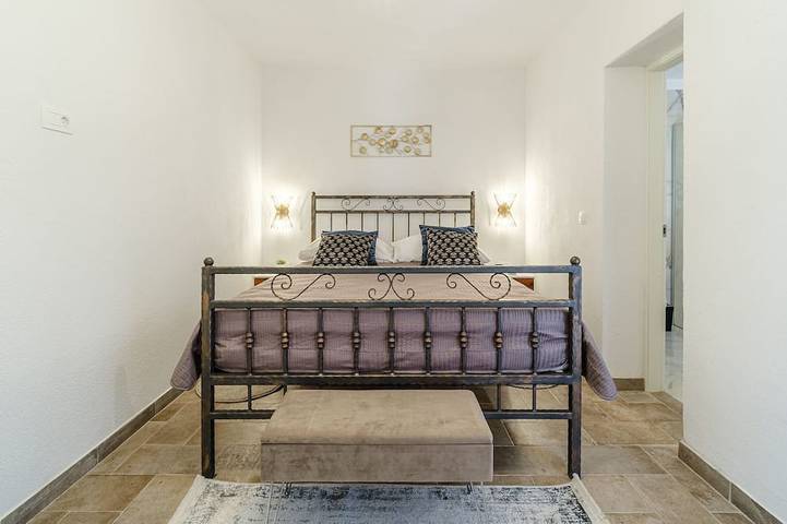 Holiday Home Near the Beach in San Pietro di Brazza, Brac