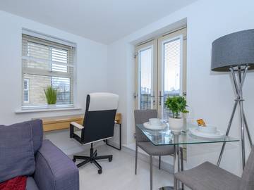 Glamping for 5 People in Leeds, West Yorkshire, Photo 3