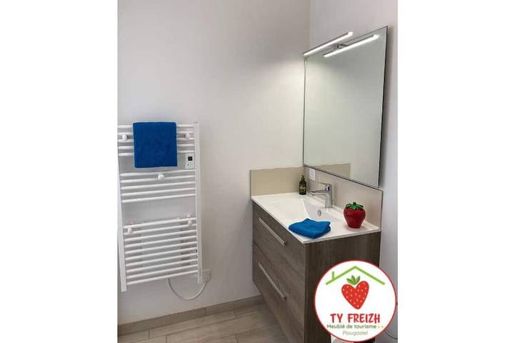 Appartement entier, Charmant studio meublé avec terrasse et jardin à Plougastel, proche Brest in Plougastel-Daoulas, Région de Brest