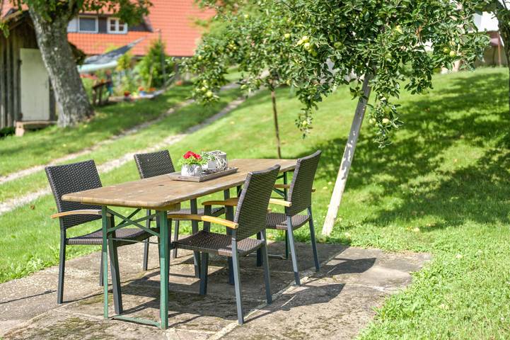 Ganze Wohnung, Ferienwohnung Eg, 85qm, 2 Schlafzimmer, max. 4 Personen mit Blick auf den Bauerngarten in Nordrach, Mittlerer Schwarzwald