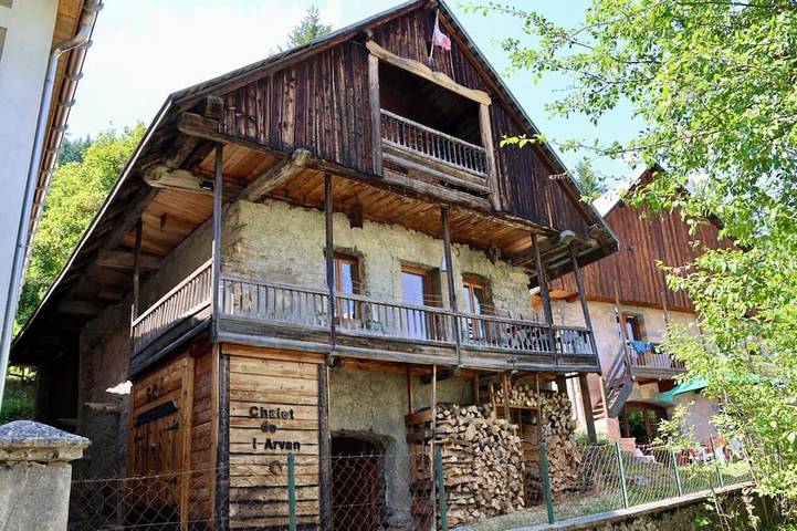 Maison pour 14 personnes, avec balcon à Saint-Jean-d'Arves