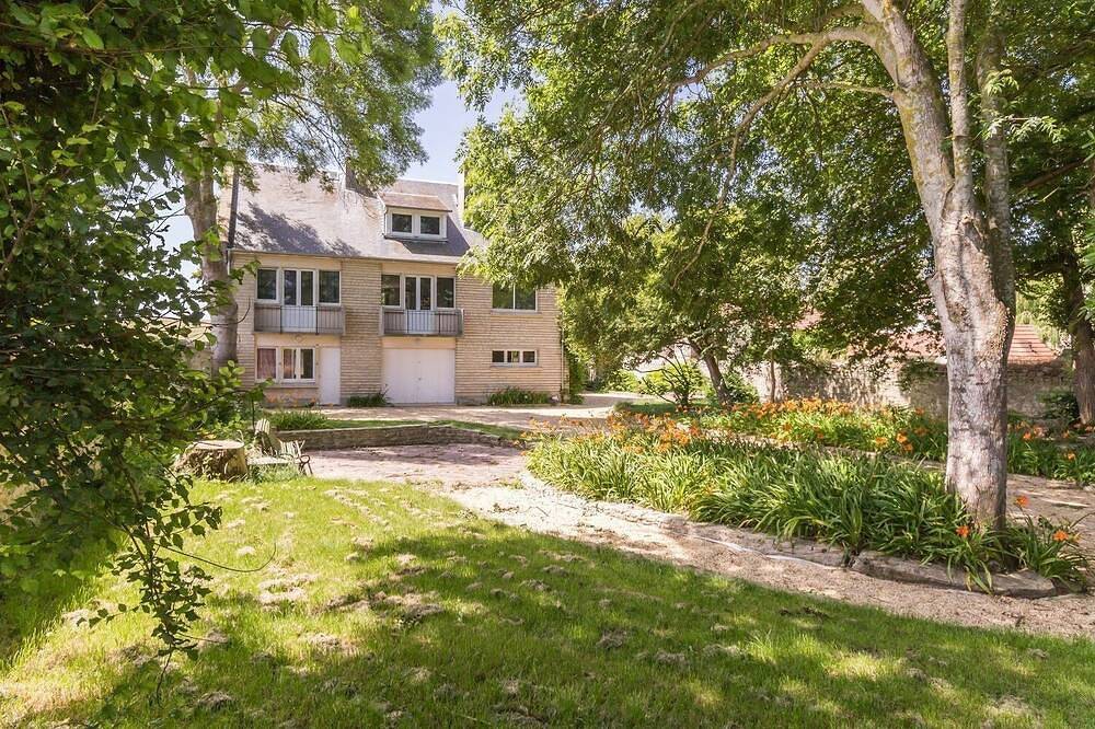 Beautiful house with sea view and fireplace in Ver-sur-Mer, Côte de Nacre