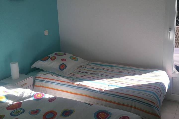 Entire apartment, T3 65 m2 55 m2 terrace, in residence with park,,swimming pool.beach pk center 400m in Calvi, Calvi region
