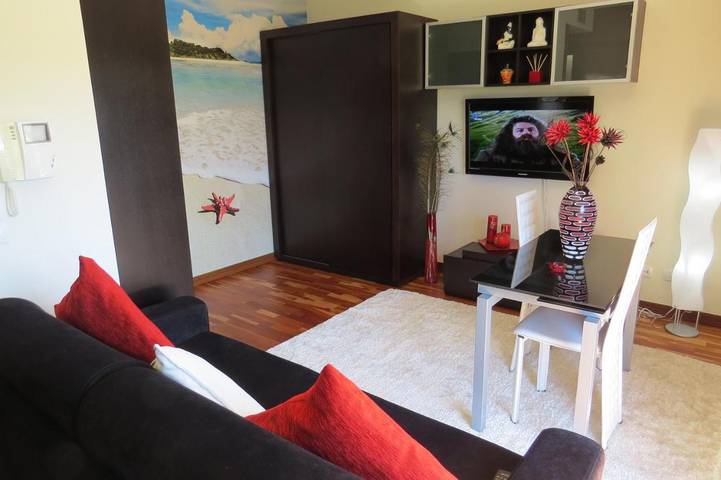 Gîte pour 4 personnes, avec piscine et balcon dans Darque