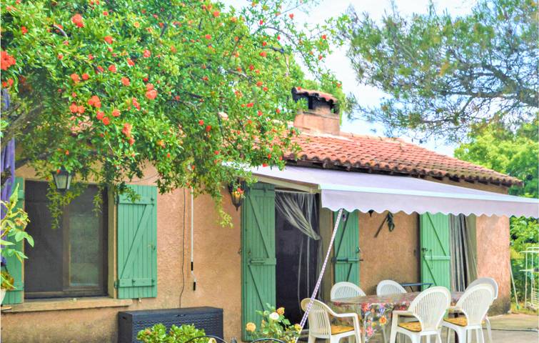 Location de vacances pour 4 personnes, avec terrasse et piscine au Parc naturel régional des Alpilles - 2