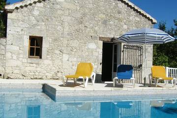 Agriturismo pour 4 personnes, avec jardin à Montjoi