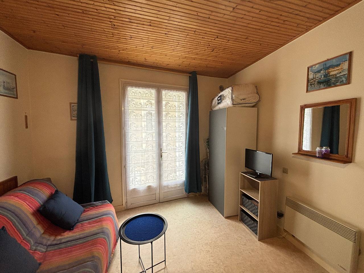 Entire studio, Simple studio near the beach with balcony in Les Sables-d'Olonne, Vendée