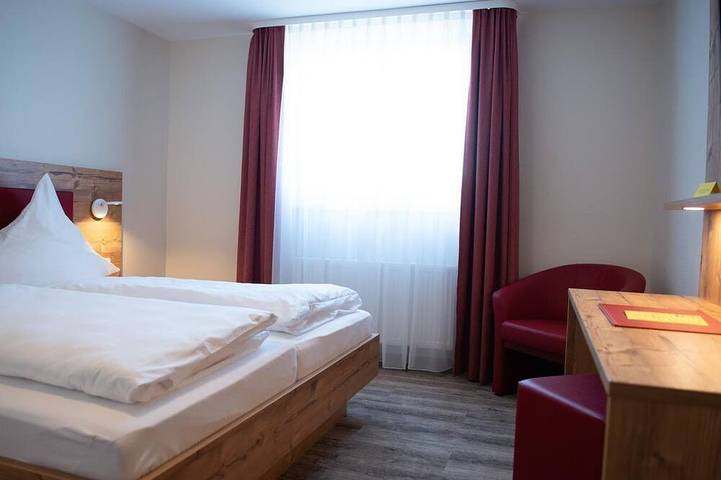 Standard Doppelzimmer - Gasthaus Stroh in Buchholz (Westerwald), Landkreis Neuwied