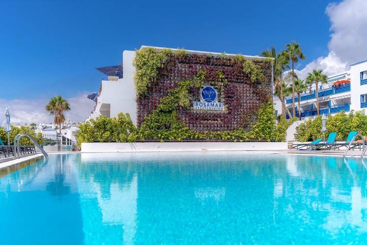 Apartahotel para 3 personas, con Terraza y Jacuzzi además de Jardín y Piscina para niños en Puerto del Carmen