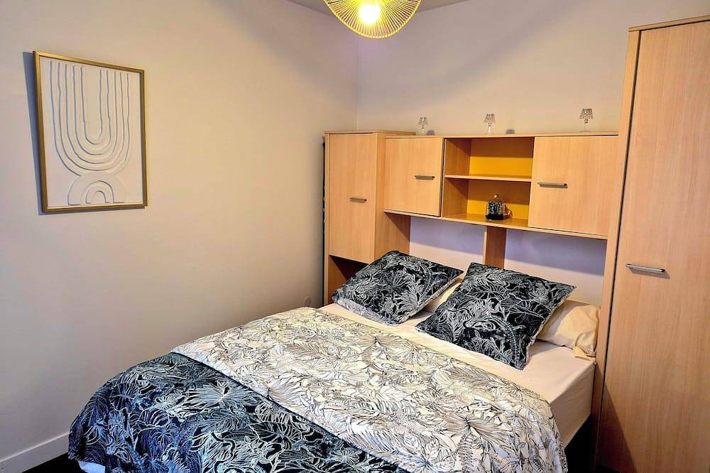 House with exterior and garage 2 steps from the Salies thermal baths in Salies-de-Béarn, Béarn