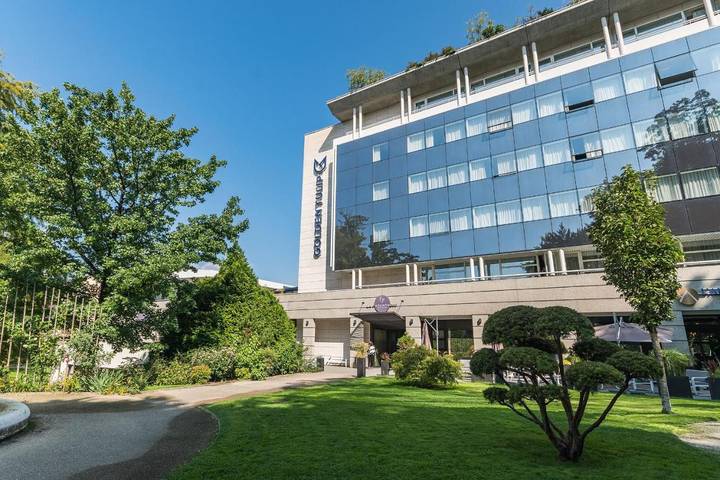 Hôtel pour 4 personnes, avec piscine et jacuzzi ainsi que jardin et sauna, animaux acceptés