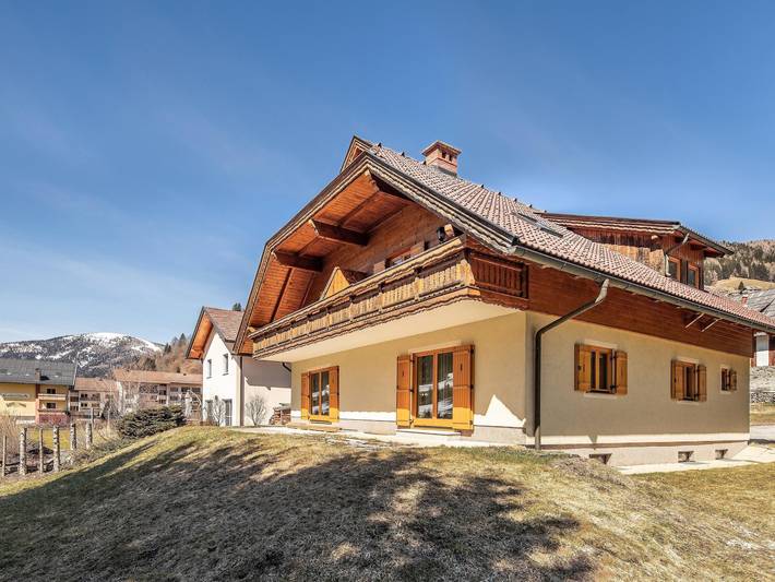 Ferienhaus für 9 Personen, mit Balkon und Terrasse sowie Garten und Sauna