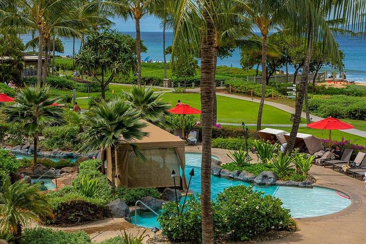 Beach rental for 4 people, with pool and balcony as well as hot tub on Maui