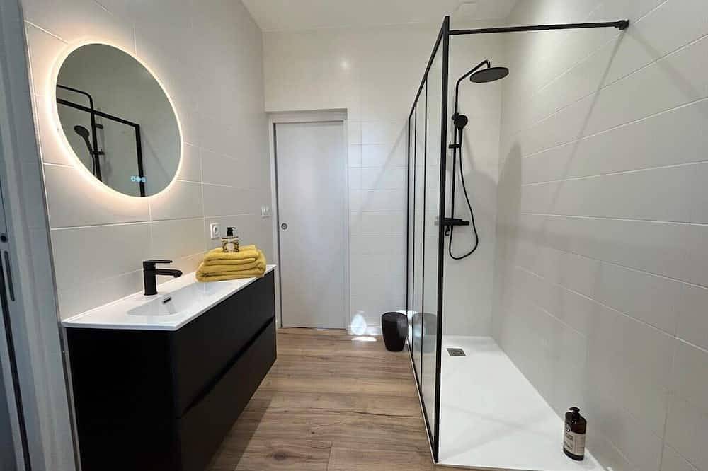 Entire apartment, Casa Clemenceau #2 - T2 très haut standing - Clim in Brive-la-Gaillarde, Brive-la-Gaillarde region