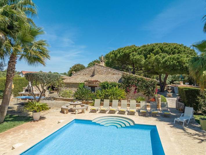 Finca mit Hund für 8 Personen, mit Balkon und Whirlpool sowie Terrasse und Garten in Portocolom